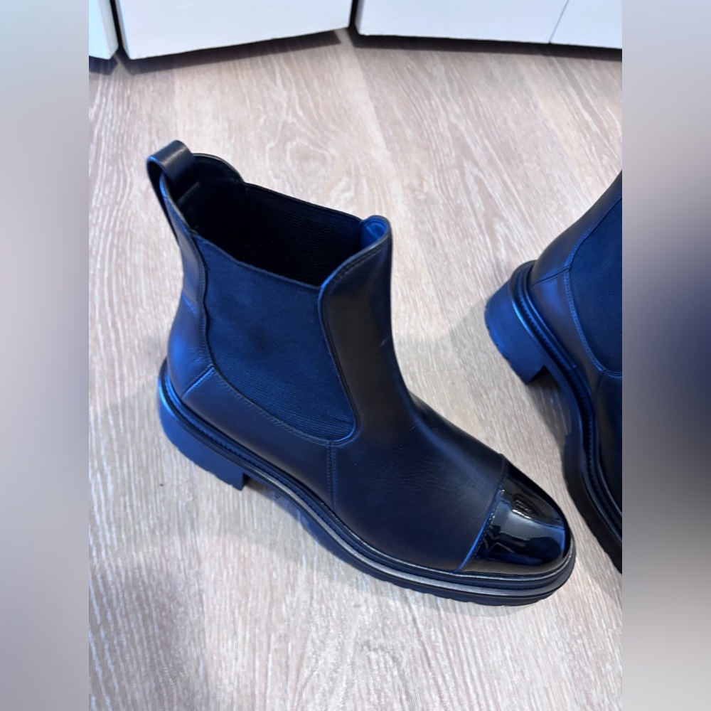 Chanel Chelsea boot. Black. Size 42. Never worn. Patent leather toe. Cc on back - Picture 11 of 13